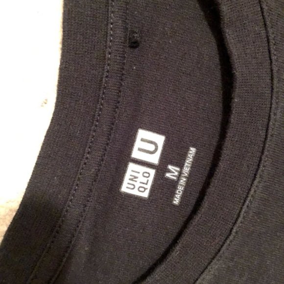Uniqlo Black Tee - Picture 5 of 6